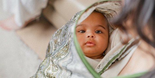 Our Breastfeeding Cover vs Other Breastfeeding Cloths: What’s Better for New Mums? - AuraLai