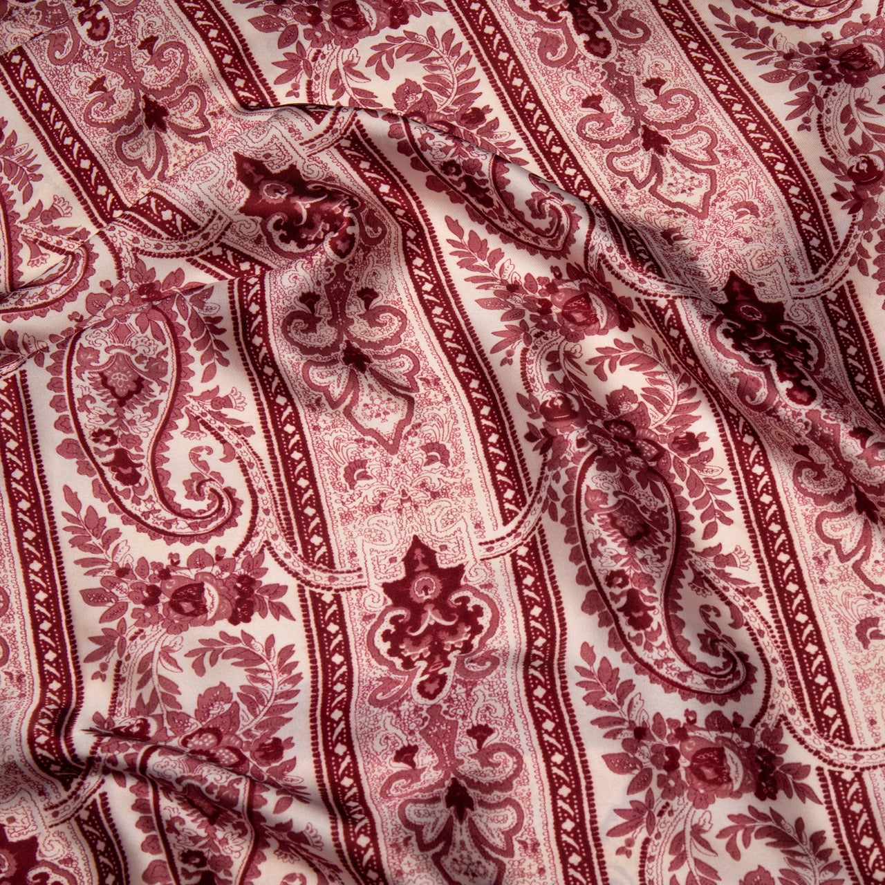 Red UK Breastfeeding Cover - Auralai