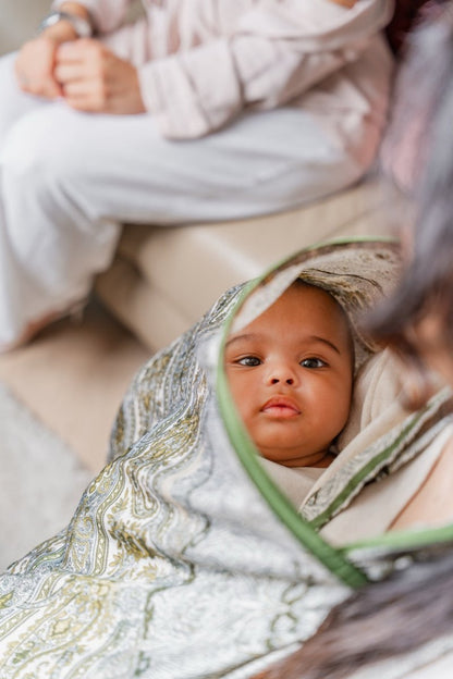 Breastfeeding Cover in Dune Bloom - AuraLai