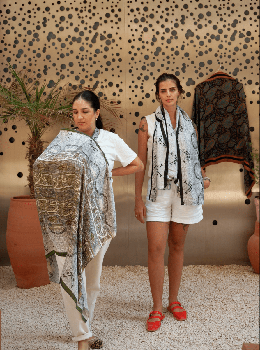 Breastfeeding Cover in Midnight Bloom - AuraLai