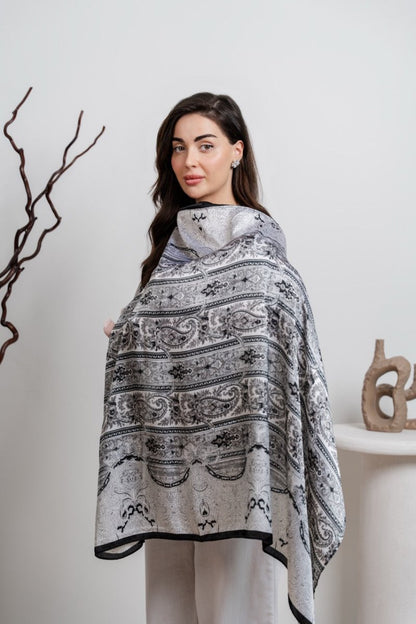 Breastfeeding Cover in Midnight Bloom - AuraLai