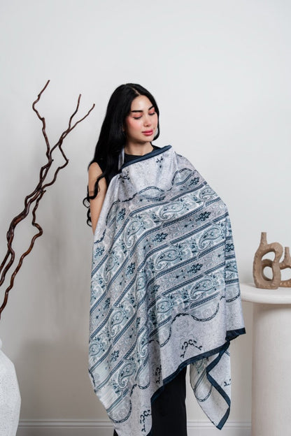 Breastfeeding Cover in Sky Haze - AuraLai